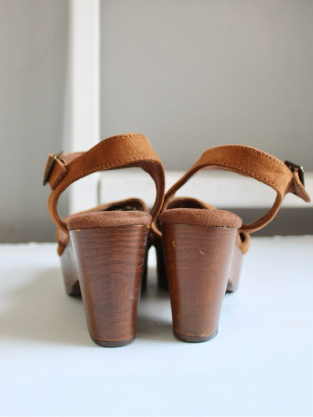 Cliffs by White Mountain Cassidy Brown Faux Suede Heeled Cushioned Clogs sz 5.5 - Picture 4 of 10